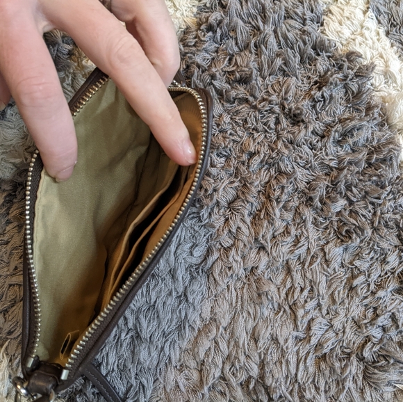 Coach Large Brown Corner Zip Wristlet Signature Canvas With Coach Keychain - Picture 6 of 9